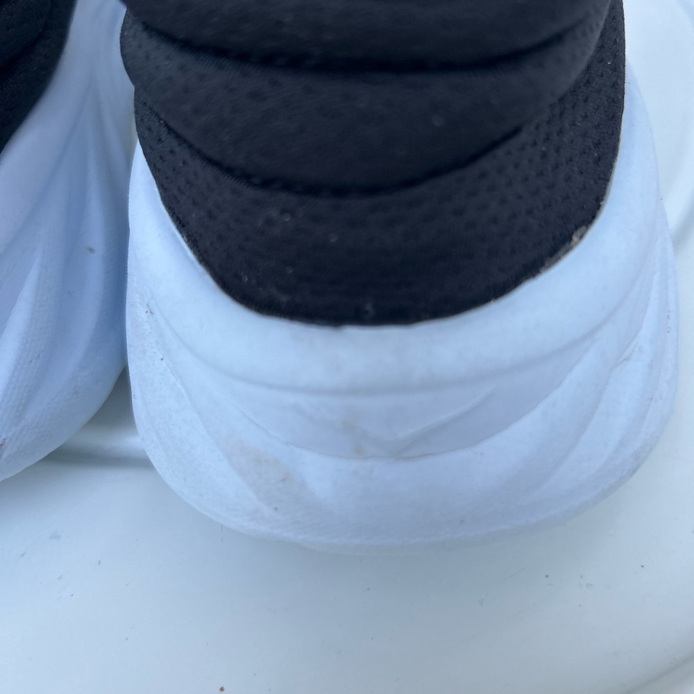 Hoka Ora Recovery Shoe 2 in a black and white colorway. Slip On Size 6 - Picture 6 of 7